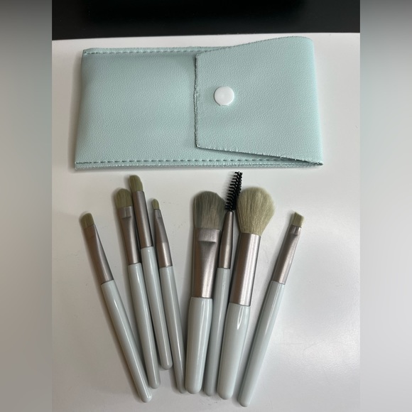 💥Mini Travel Size Makeup Brush Set of 8 w case gym office green purse cosmetics - Picture 5 of 6